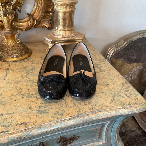 Michael Kors black sequined novelty loafer with small bow accent, 8.5 m - Picture 1 of 5